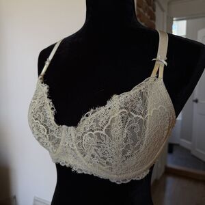Victoria’s Secret Bra 36DD Push Up Bra Dream Angels Push-Up Without Padding Ecru